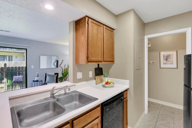 2269 Hedgerow Road, 2269B, Columbus, OH 43220
