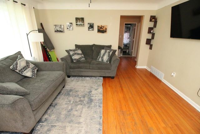 29261 Grant Street, Saint Clair Shores, MI 48081
