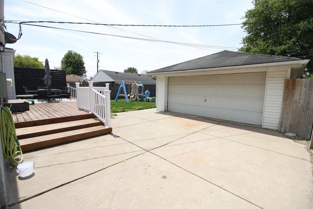 29261 Grant Street, Saint Clair Shores, MI 48081