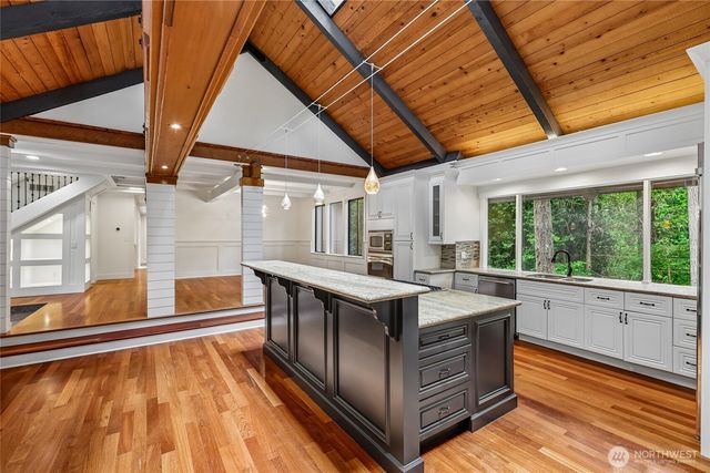 3720 131st Avenue NE, Bellevue, WA 98005
