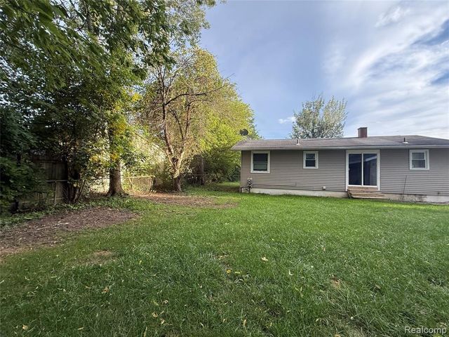 5489 Avis Drive, Burton, MI 48519