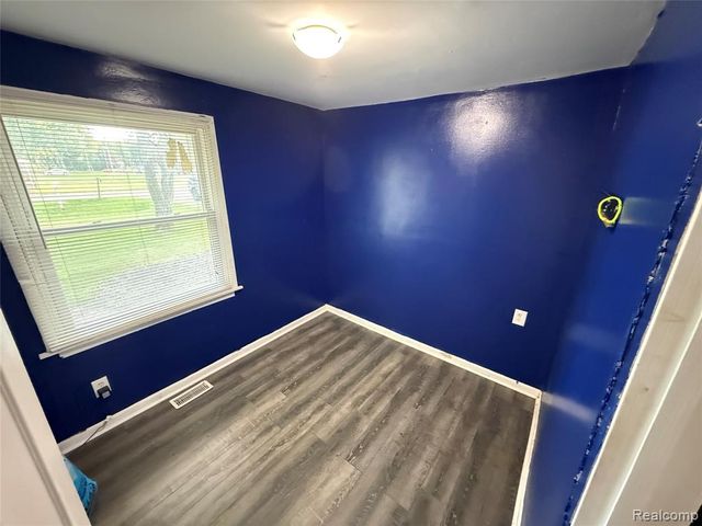 5489 Avis Drive, Burton, MI 48519
