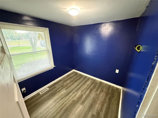 5489 Avis Drive, Burton, MI 48519