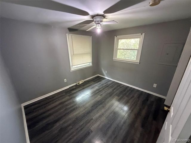 5489 Avis Drive, Burton, MI 48519