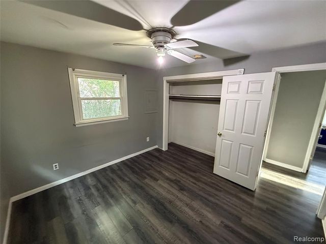 5489 Avis Drive, Burton, MI 48519