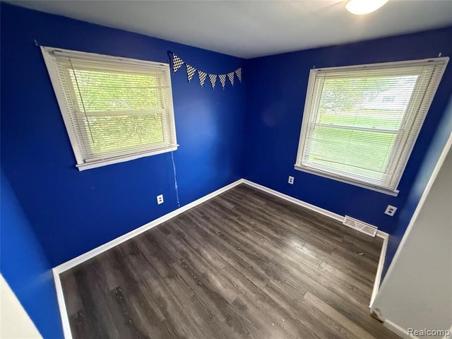 5489 Avis Drive, Burton, MI 48519