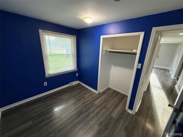 5489 Avis Drive, Burton, MI 48519