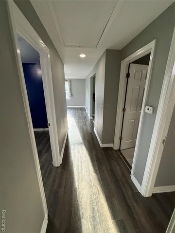 5489 Avis Drive, Burton, MI 48519