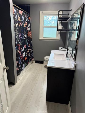 5489 Avis Drive, Burton, MI 48519