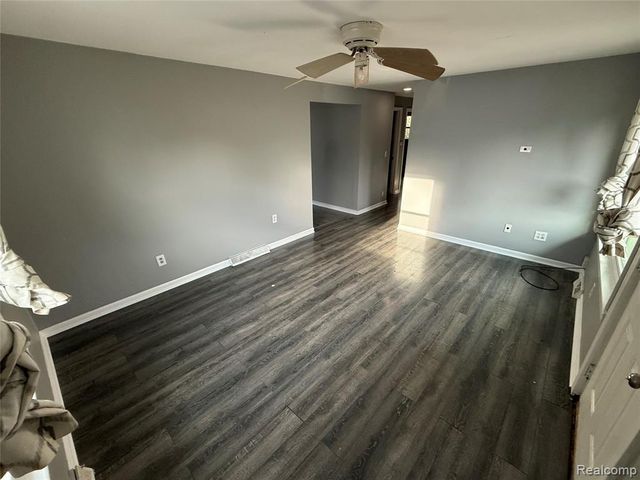 5489 Avis Drive, Burton, MI 48519