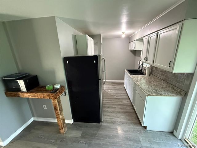 5489 Avis Drive, Burton, MI 48519