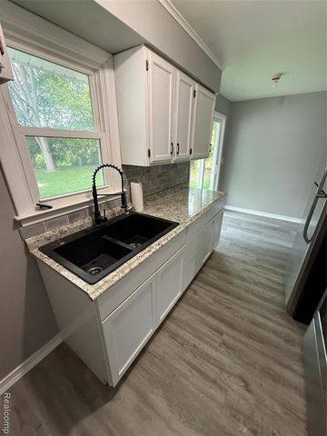 5489 Avis Drive, Burton, MI 48519