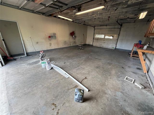 5489 Avis Drive, Burton, MI 48519