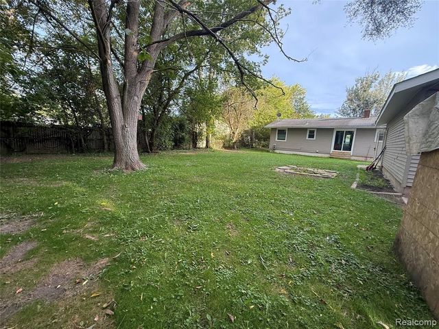 5489 Avis Drive, Burton, MI 48519