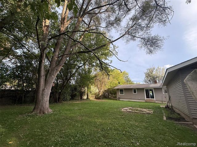 5489 Avis Drive, Burton, MI 48519