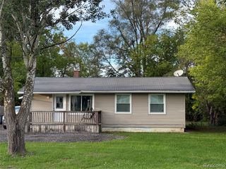 5489 Avis Drive, Burton, MI 48519