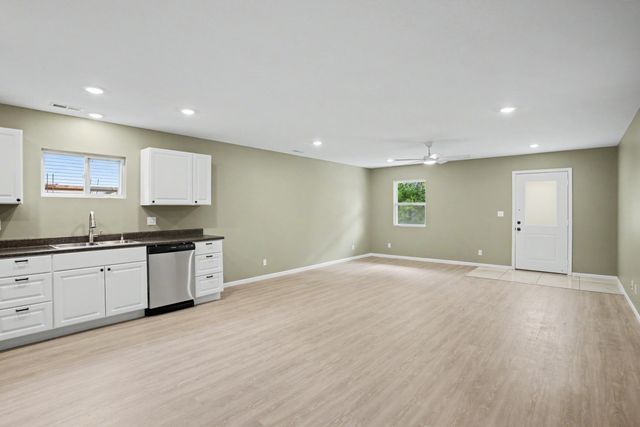 903 N GARTH AVE, Columbia, MO 65203