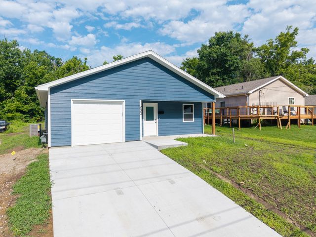 903 N GARTH AVE, Columbia, MO 65203
