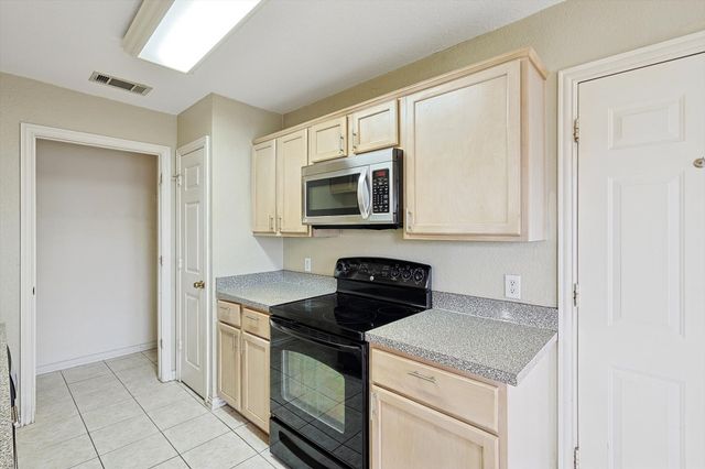 176 Lexington Court, Haslet, TX 76052
