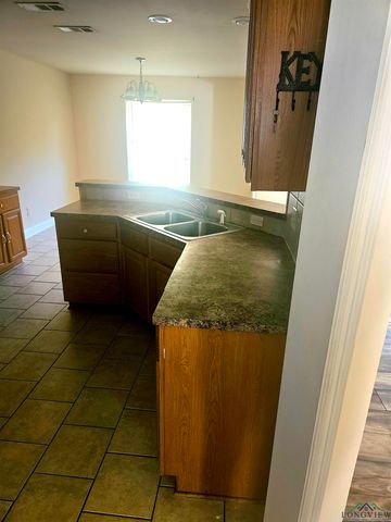 4012 Wesley St., Longview, TX 75605