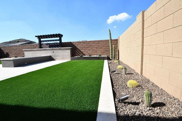 820 E Ashurst Drive, Phoenix, AZ 85048