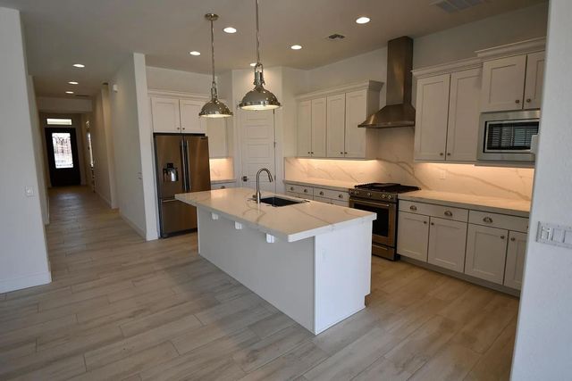 820 E Ashurst Drive, Phoenix, AZ 85048