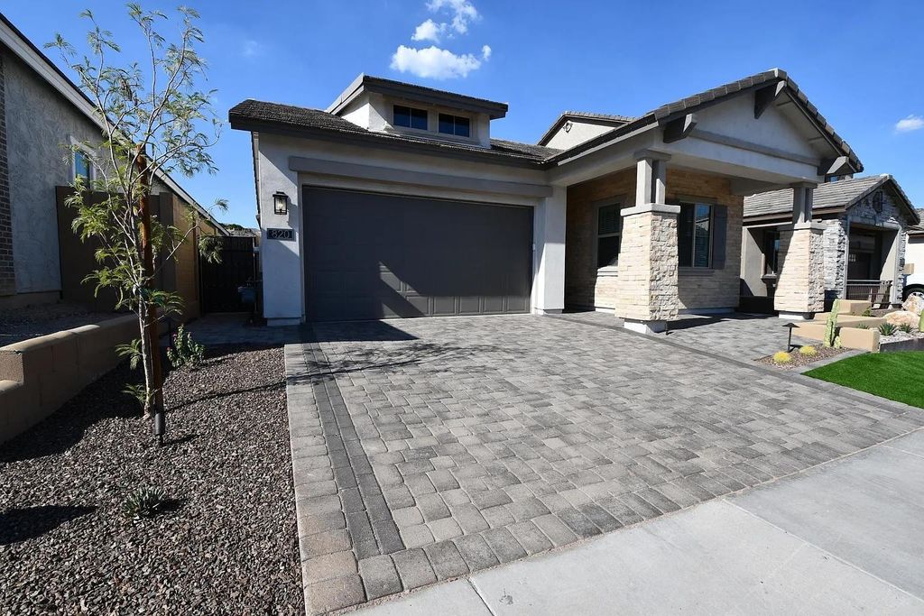 820 E Ashurst Drive, Phoenix, AZ 85048