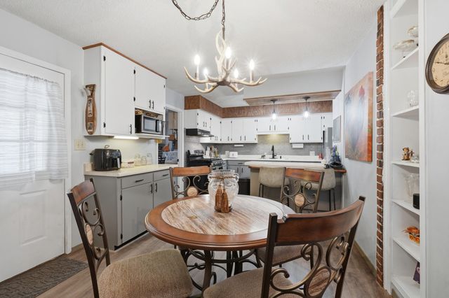 1977 Bear Hollow Road, Pineville, MO 64856