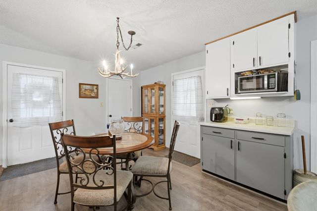 1977 Bear Hollow Road, Pineville, MO 64856