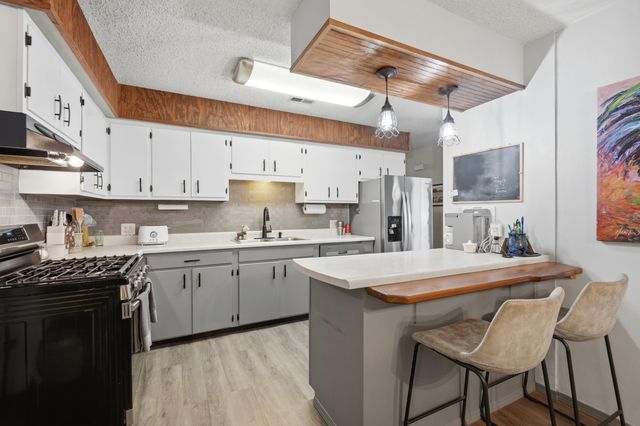 1977 Bear Hollow Road, Pineville, MO 64856