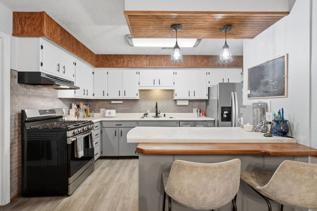 1977 Bear Hollow Road, Pineville, MO 64856