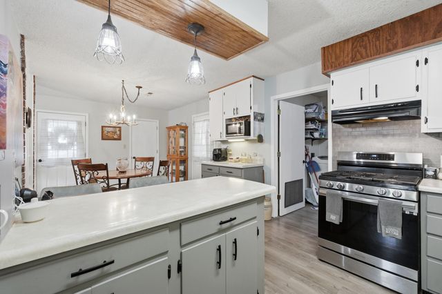 1977 Bear Hollow Road, Pineville, MO 64856