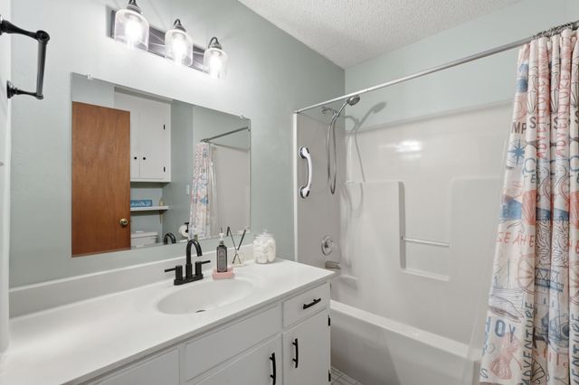 1977 Bear Hollow Road, Pineville, MO 64856