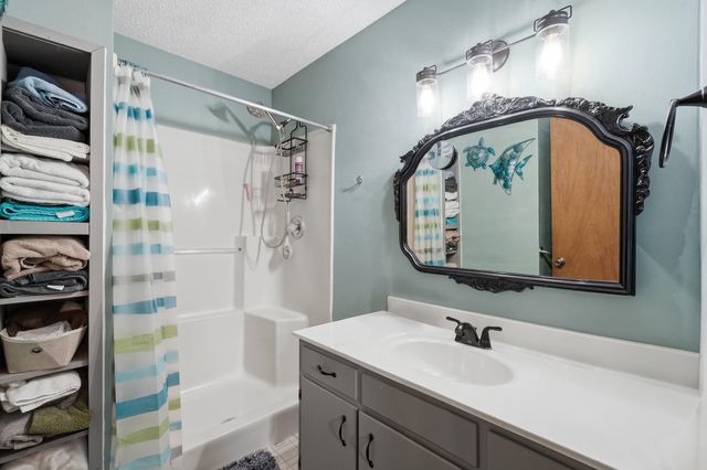 1977 Bear Hollow Road, Pineville, MO 64856