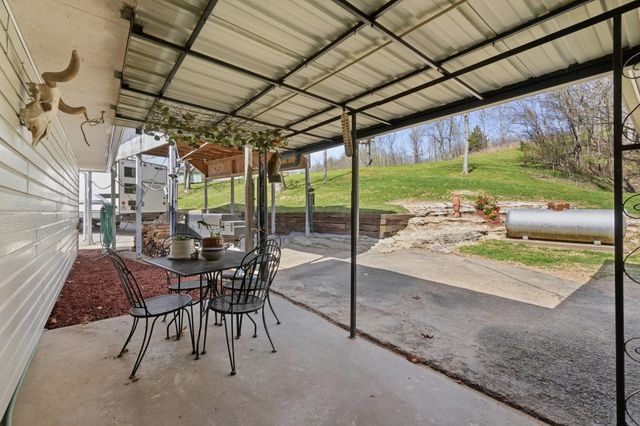 1977 Bear Hollow Road, Pineville, MO 64856