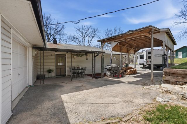 1977 Bear Hollow Road, Pineville, MO 64856