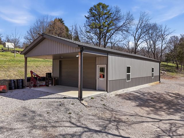 1977 Bear Hollow Road, Pineville, MO 64856