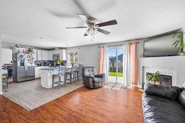 8216 Quatsino Dr, Pasco, WA 99301