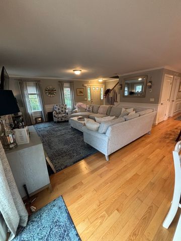 75 Old Oak St, East Bridgewater, MA 02333