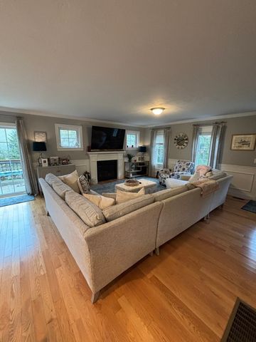 75 Old Oak St, East Bridgewater, MA 02333