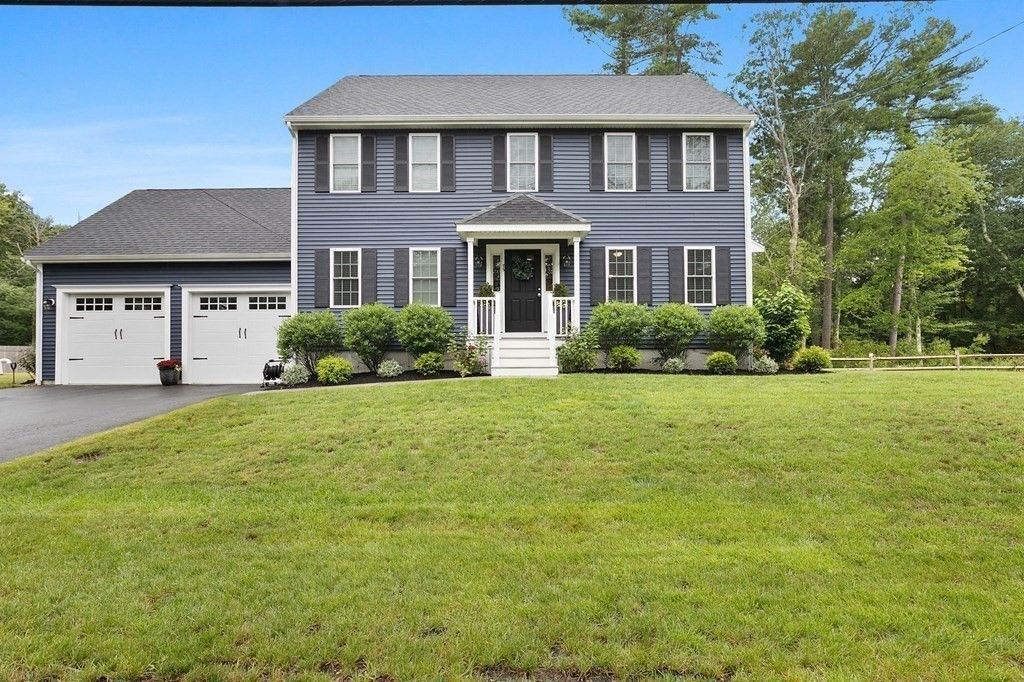 75 Old Oak St, East Bridgewater, MA 02333