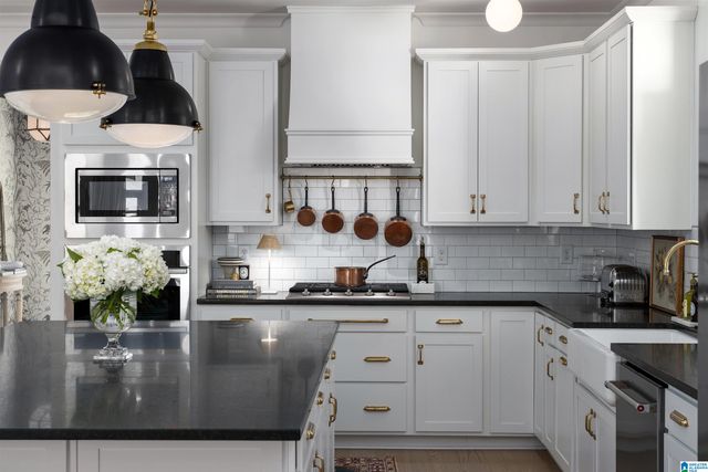 1308 SEVERN WAY, Hoover, AL 35244