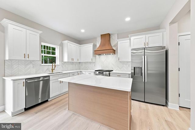 104 BLUE ANCHOR, Sicklerville, NJ 08081