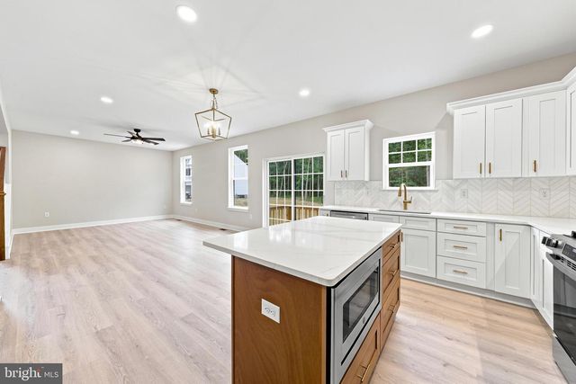 104 BLUE ANCHOR, Sicklerville, NJ 08081