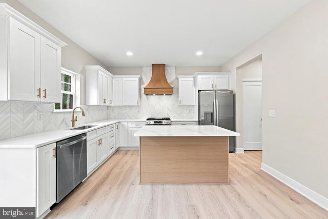 104 BLUE ANCHOR, Sicklerville, NJ 08081