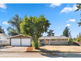 1035 S 11TH St, Cottage Grove, OR 97424