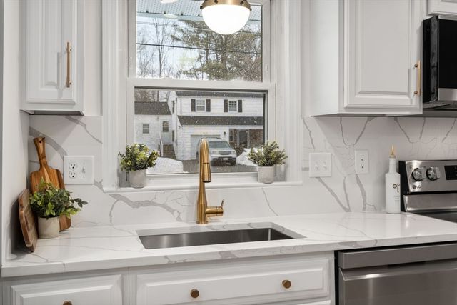 11 Wilshire Dr, Sharon, MA 02067