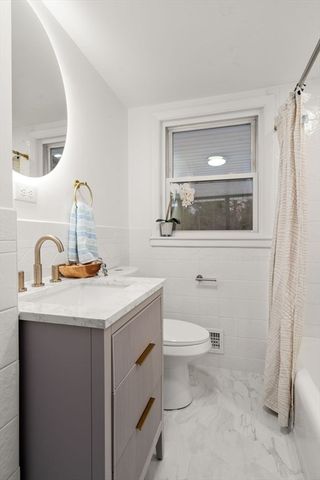 11 Wilshire Dr, Sharon, MA 02067