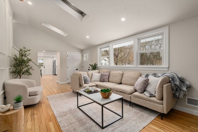 11 Wilshire Dr, Sharon, MA 02067