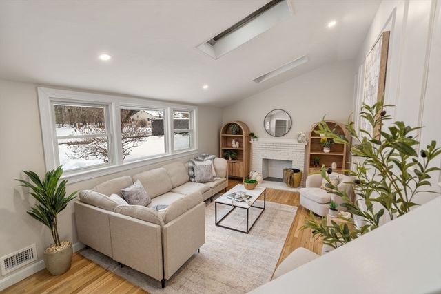 11 Wilshire Dr, Sharon, MA 02067